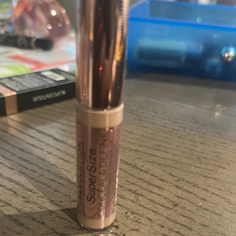 Revolution Super-Size Conceal & Define - Rose Gold